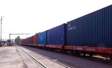 這是一趟神奇的列車(chē),滿(mǎn)載大量的進(jìn)出口產(chǎn)品&hellip;